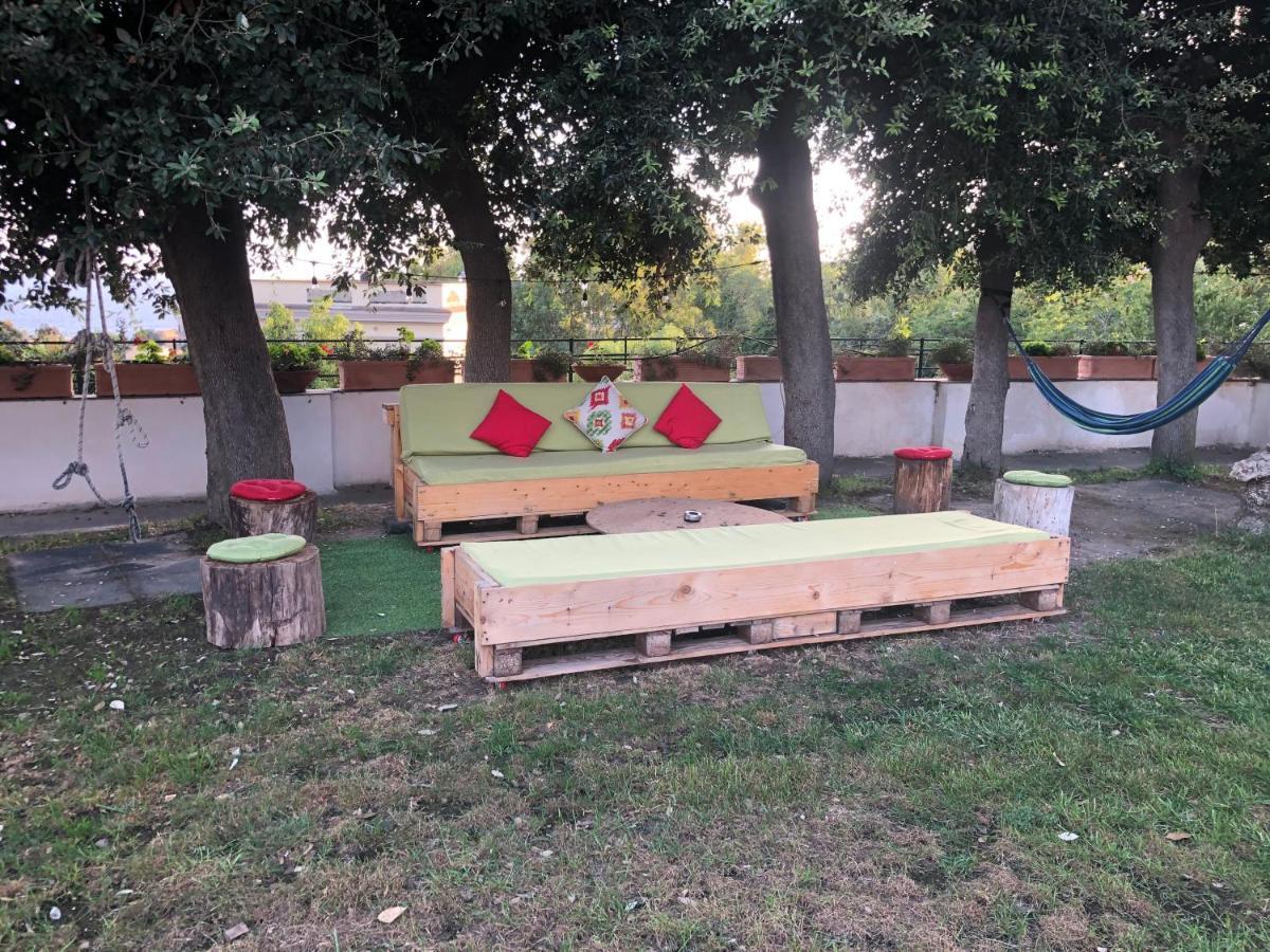 Kamyhouse Una Tranquilla Struttura Nel Verde Villa Napoli Bagian luar foto