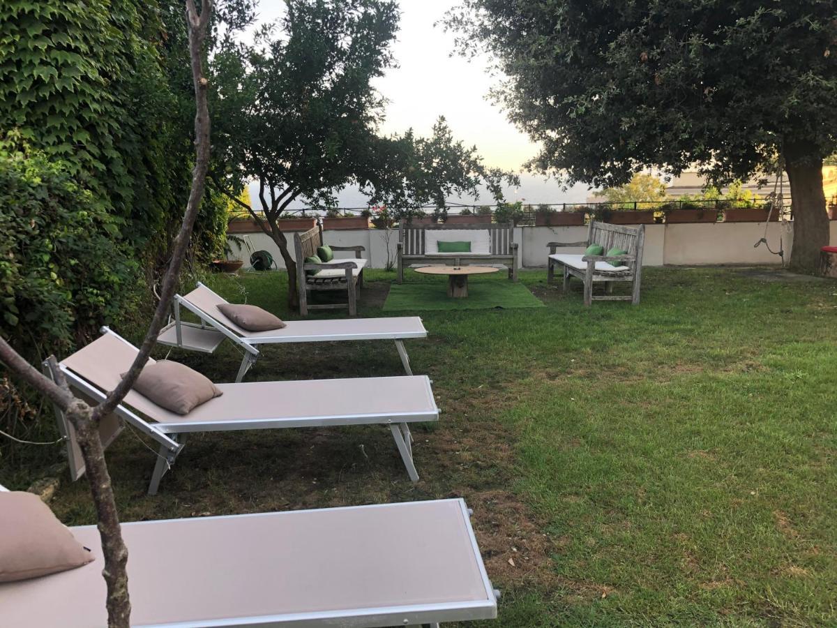 Kamyhouse Una Tranquilla Struttura Nel Verde Villa Napoli Bagian luar foto