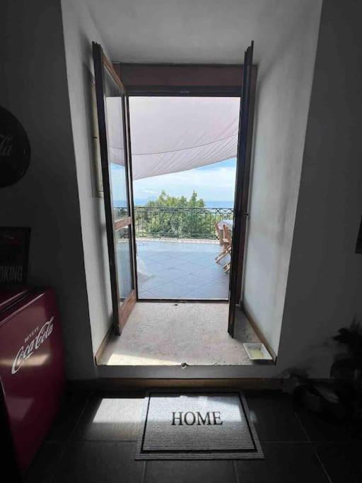 Kamyhouse Una Tranquilla Struttura Nel Verde Villa Napoli Bagian luar foto