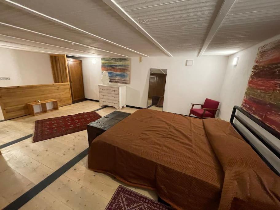 Kamyhouse Una Tranquilla Struttura Nel Verde Villa Napoli Bagian luar foto