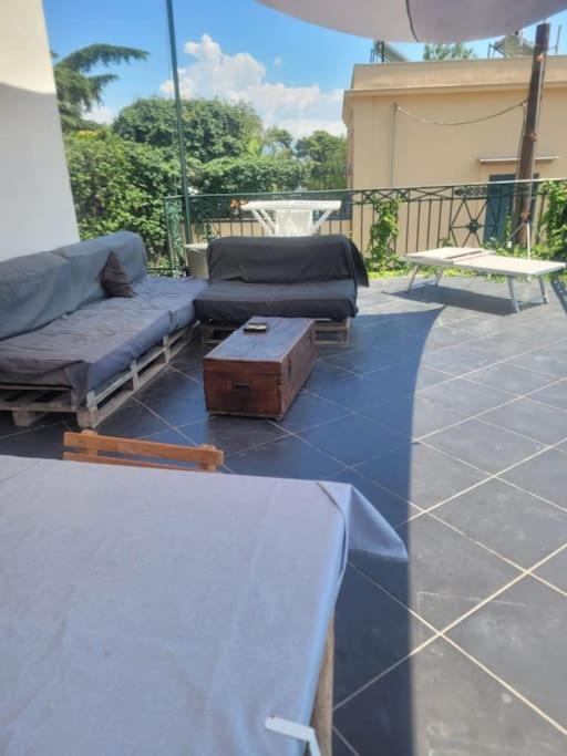 Kamyhouse Una Tranquilla Struttura Nel Verde Villa Napoli Bagian luar foto