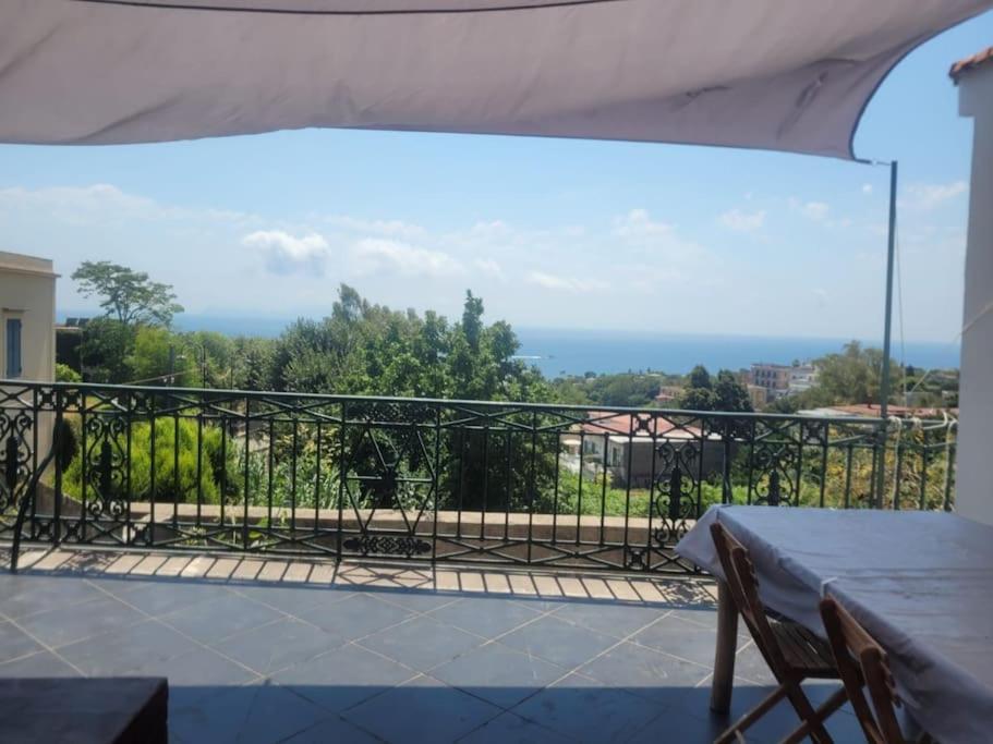 Kamyhouse Una Tranquilla Struttura Nel Verde Villa Napoli Bagian luar foto