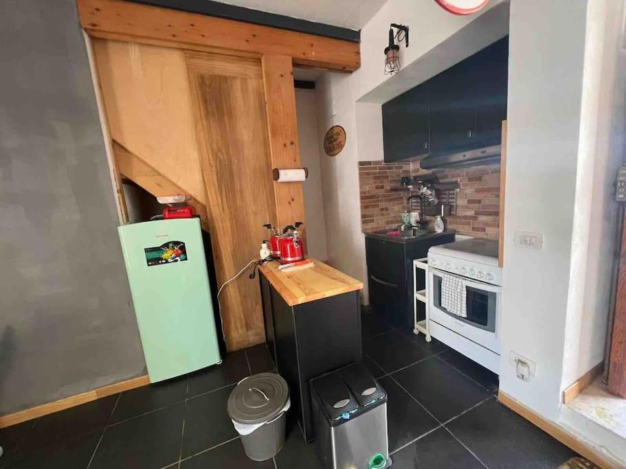 Kamyhouse Una Tranquilla Struttura Nel Verde Villa Napoli Bagian luar foto