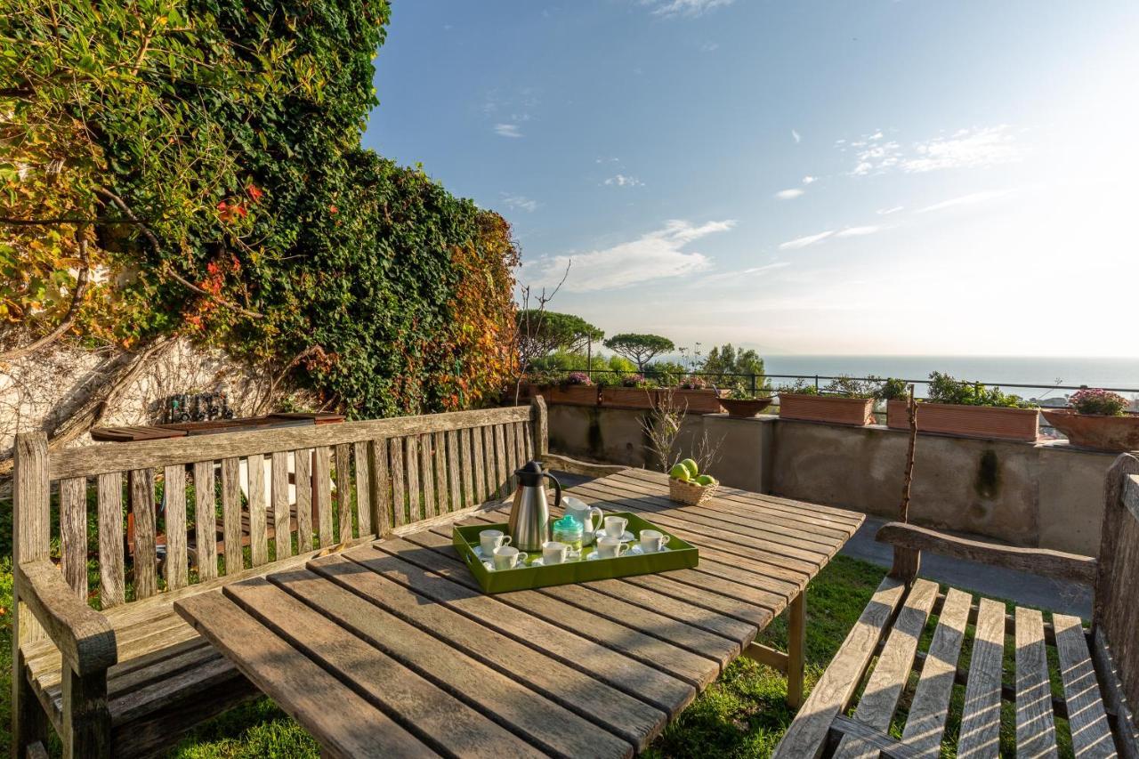 Kamyhouse Una Tranquilla Struttura Nel Verde Villa Napoli Bagian luar foto