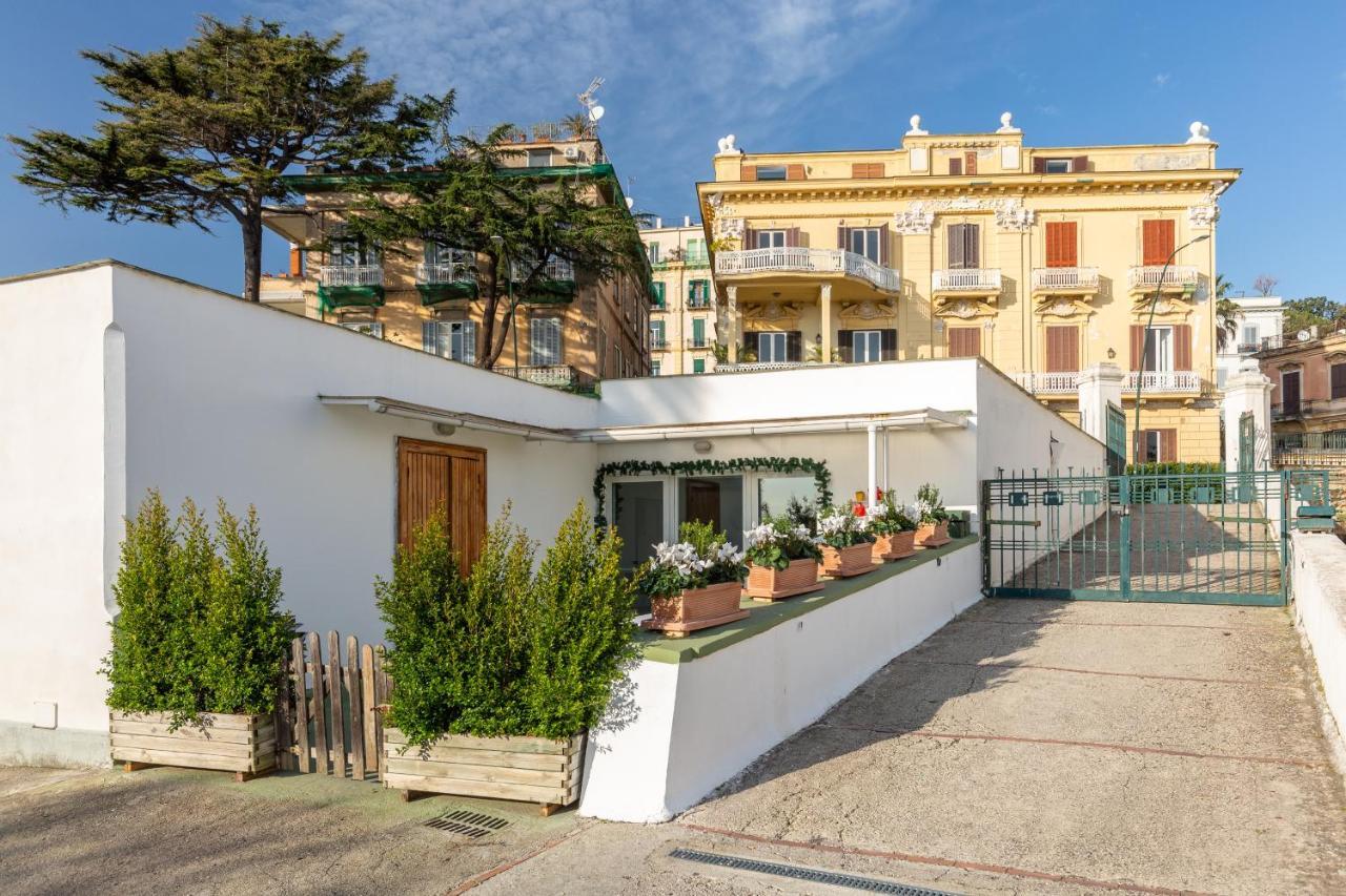 Kamyhouse Una Tranquilla Struttura Nel Verde Villa Napoli Bagian luar foto