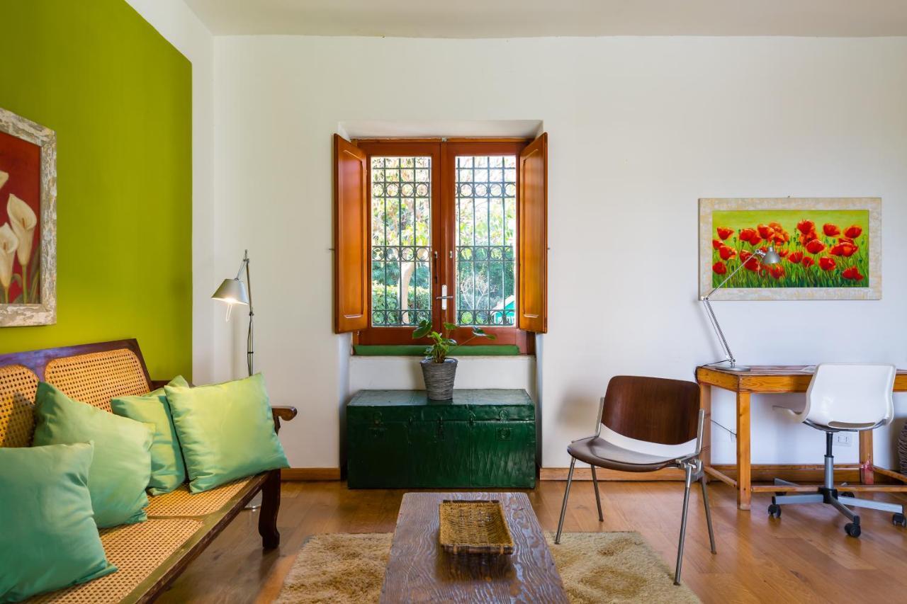 Kamyhouse Una Tranquilla Struttura Nel Verde Villa Napoli Bagian luar foto